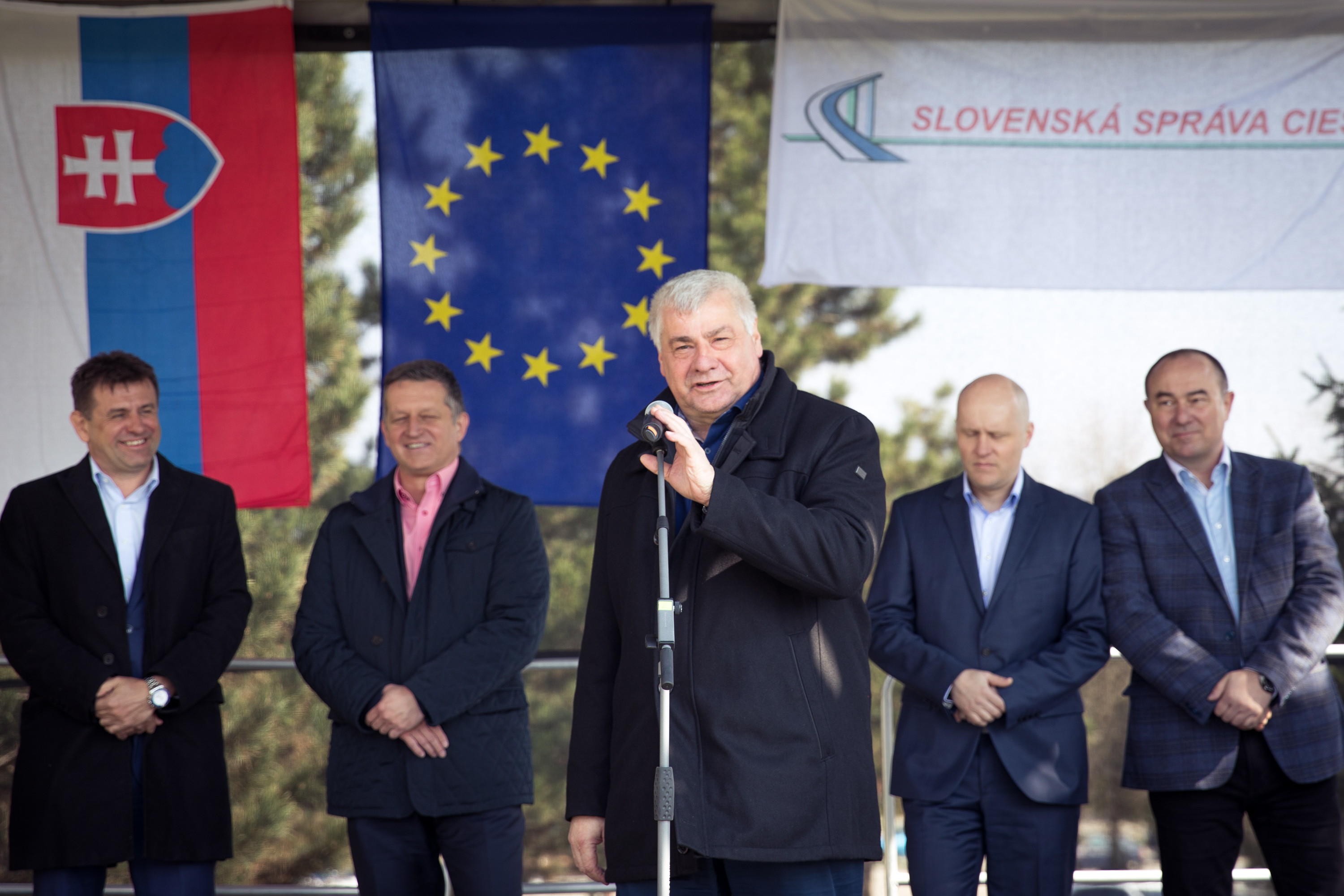 Prehliadka budúceho eurofondového projektu na prípravu vlakov Ministri Arpád Érsek a László Solymós