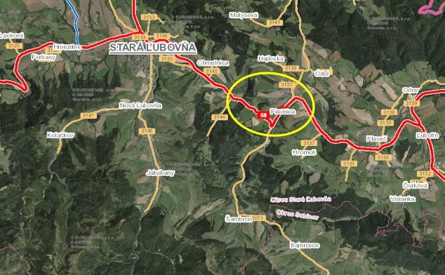 Súčasná cesta I/68 cez obec Plavnica