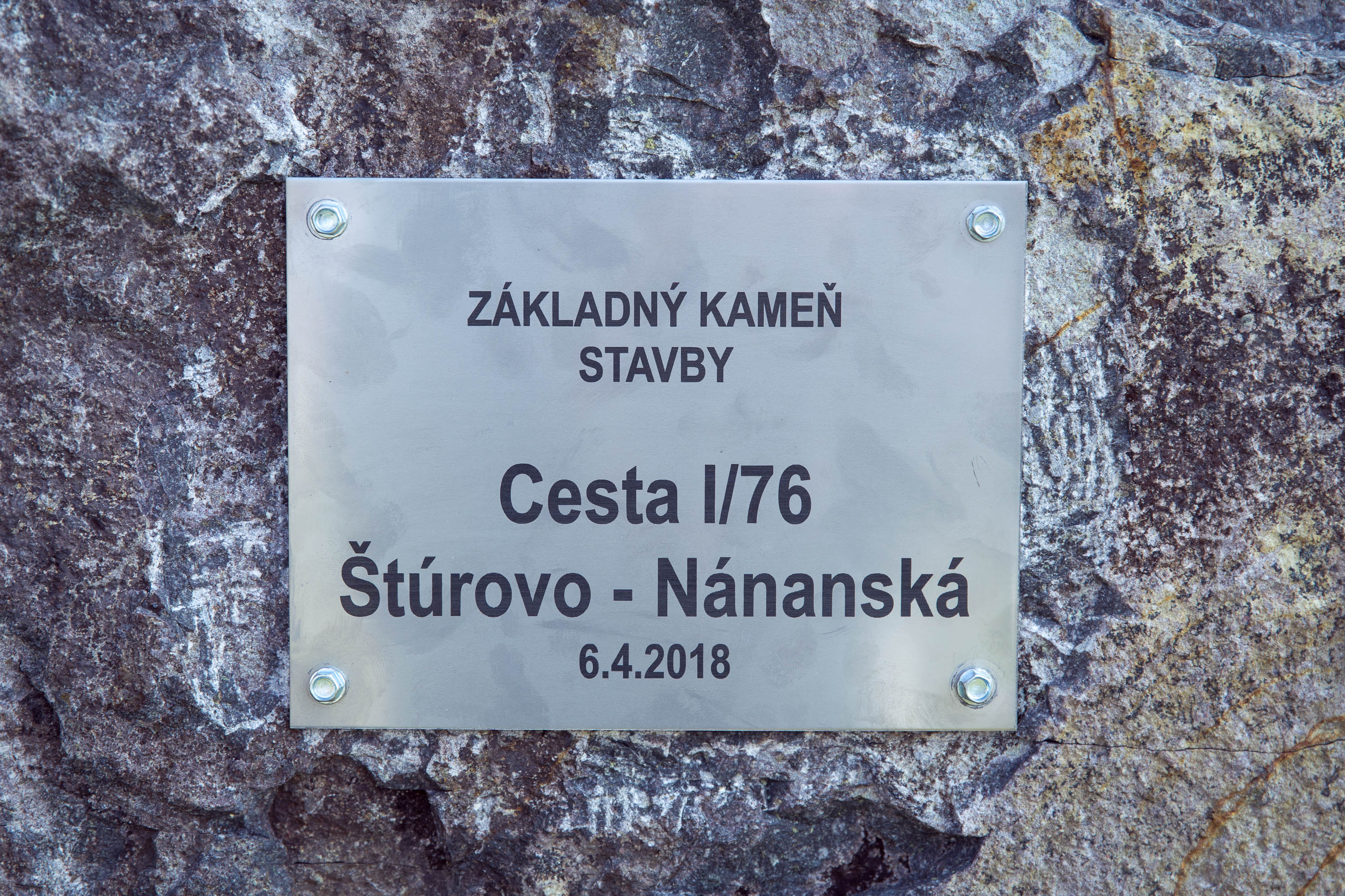 Prehliadka budúceho eurofondového projektu na prípravu vlakov Poklepanie základného kameňa Štúrovo