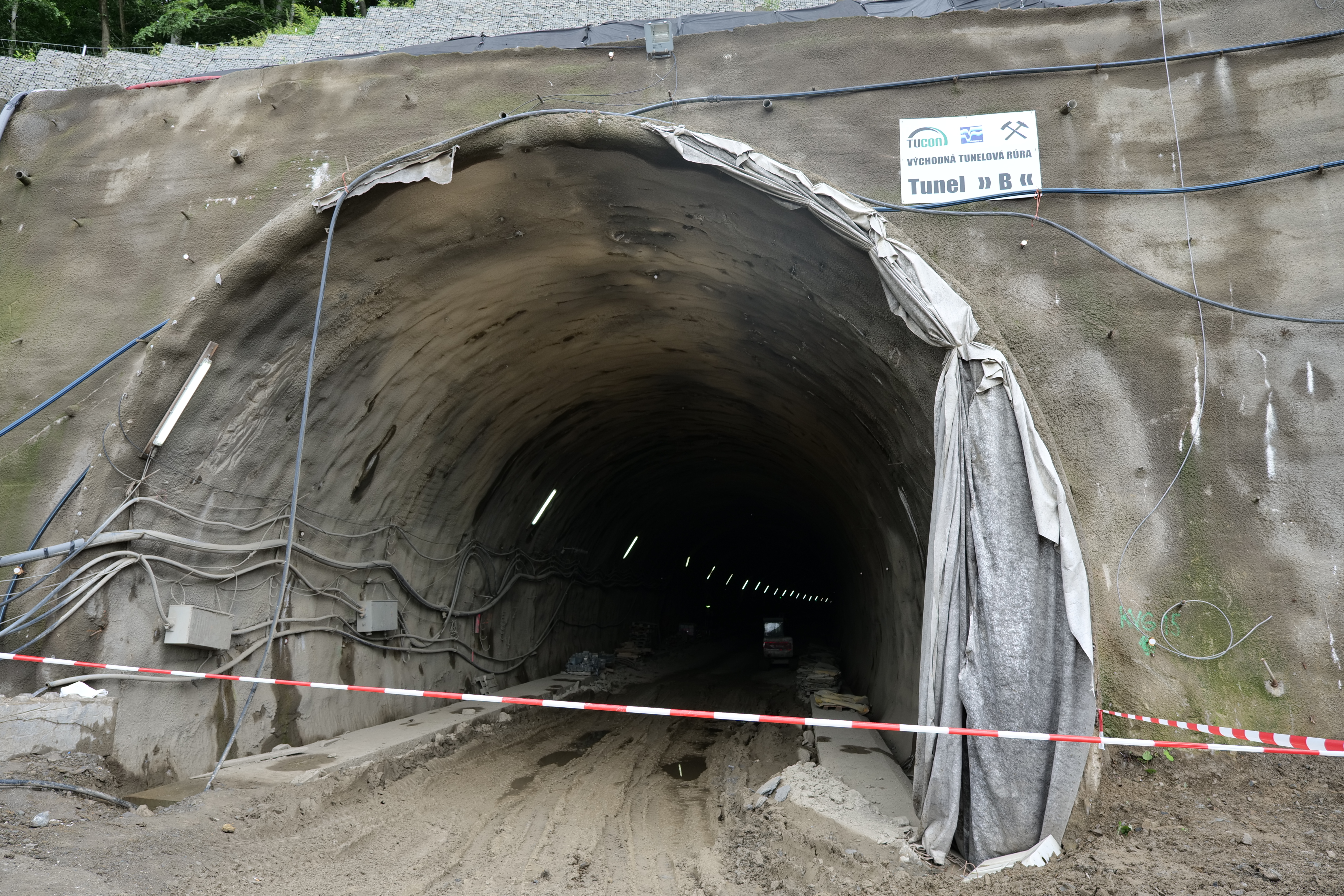 Na obrázku tunel Bikoš vo výstavby