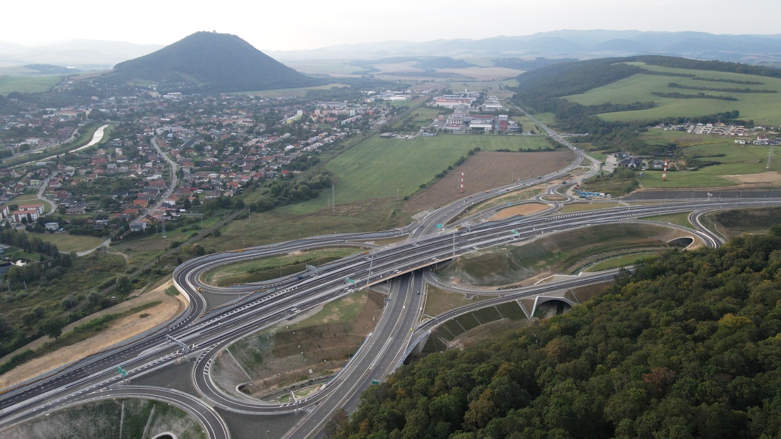 R4 krizovatka R4 dron_view